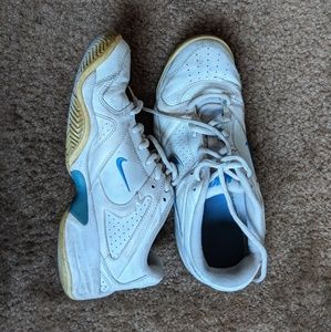 White Nike Tennis Court Shoes Size 9 🎾